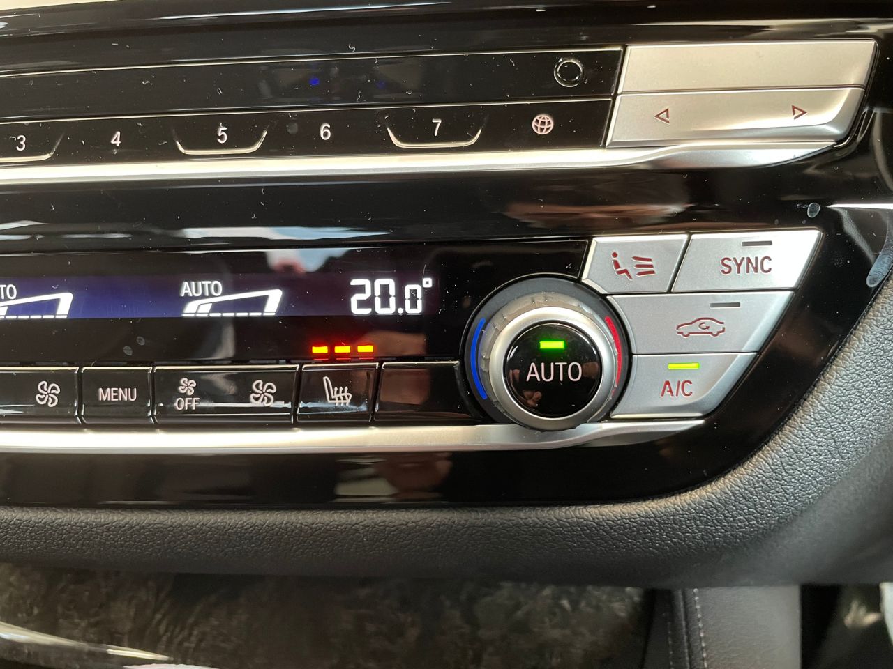520d xDrive Sedan RHD