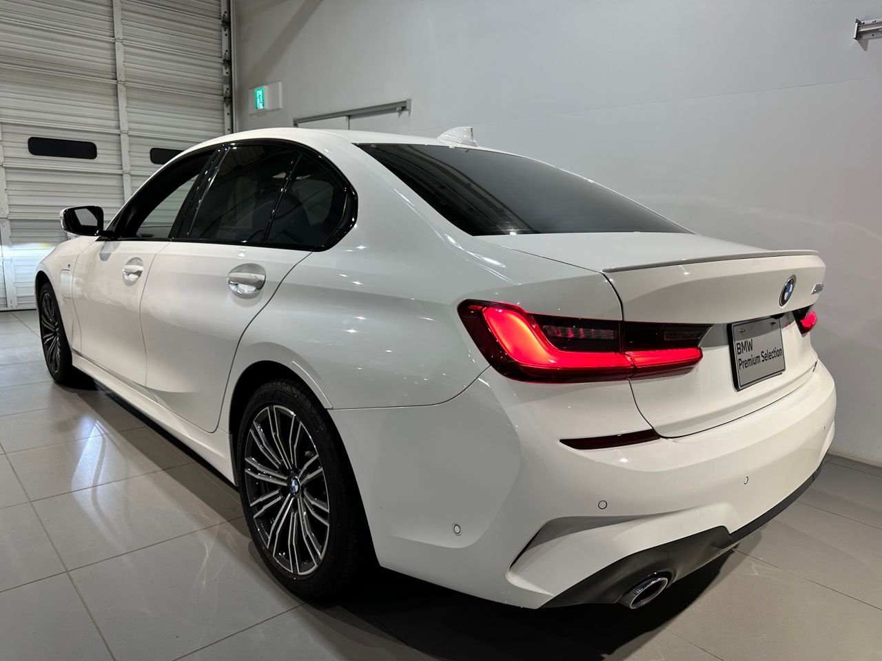 G20 330e Saloon RHD