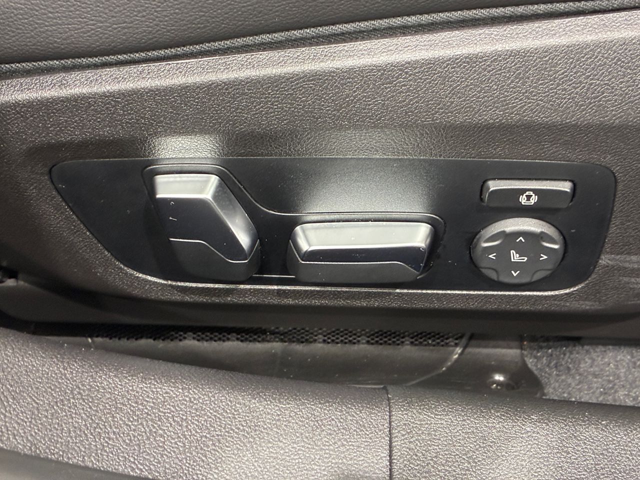 320d xDrive Berline RHD