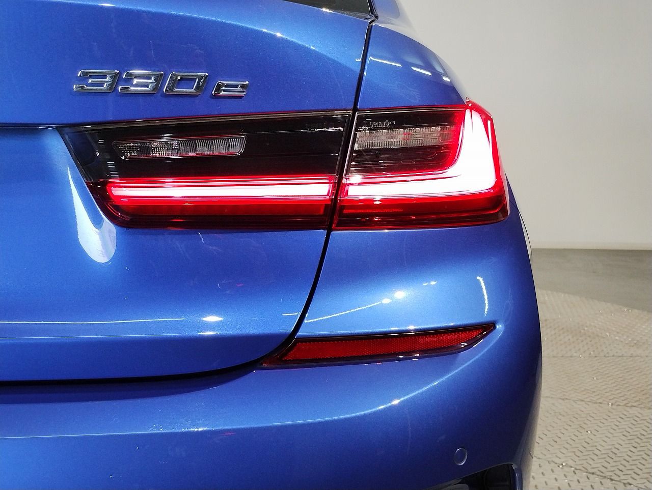 G20 330e Saloon RHD