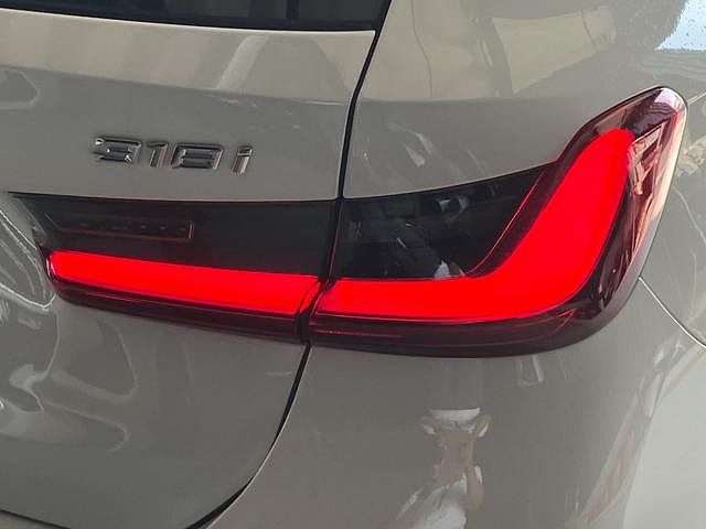 318i Touring RHD