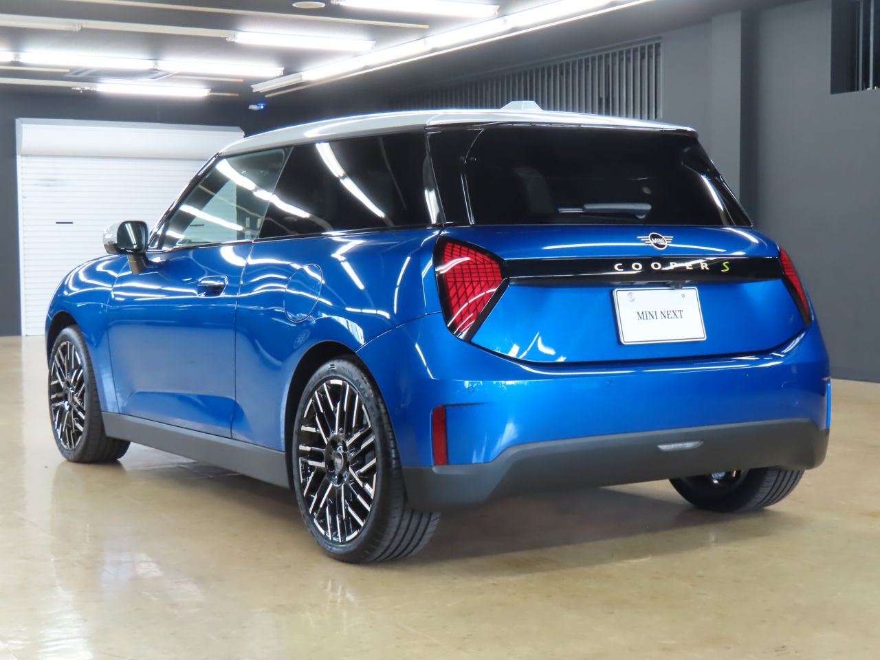 J01 MINI Cooper SE