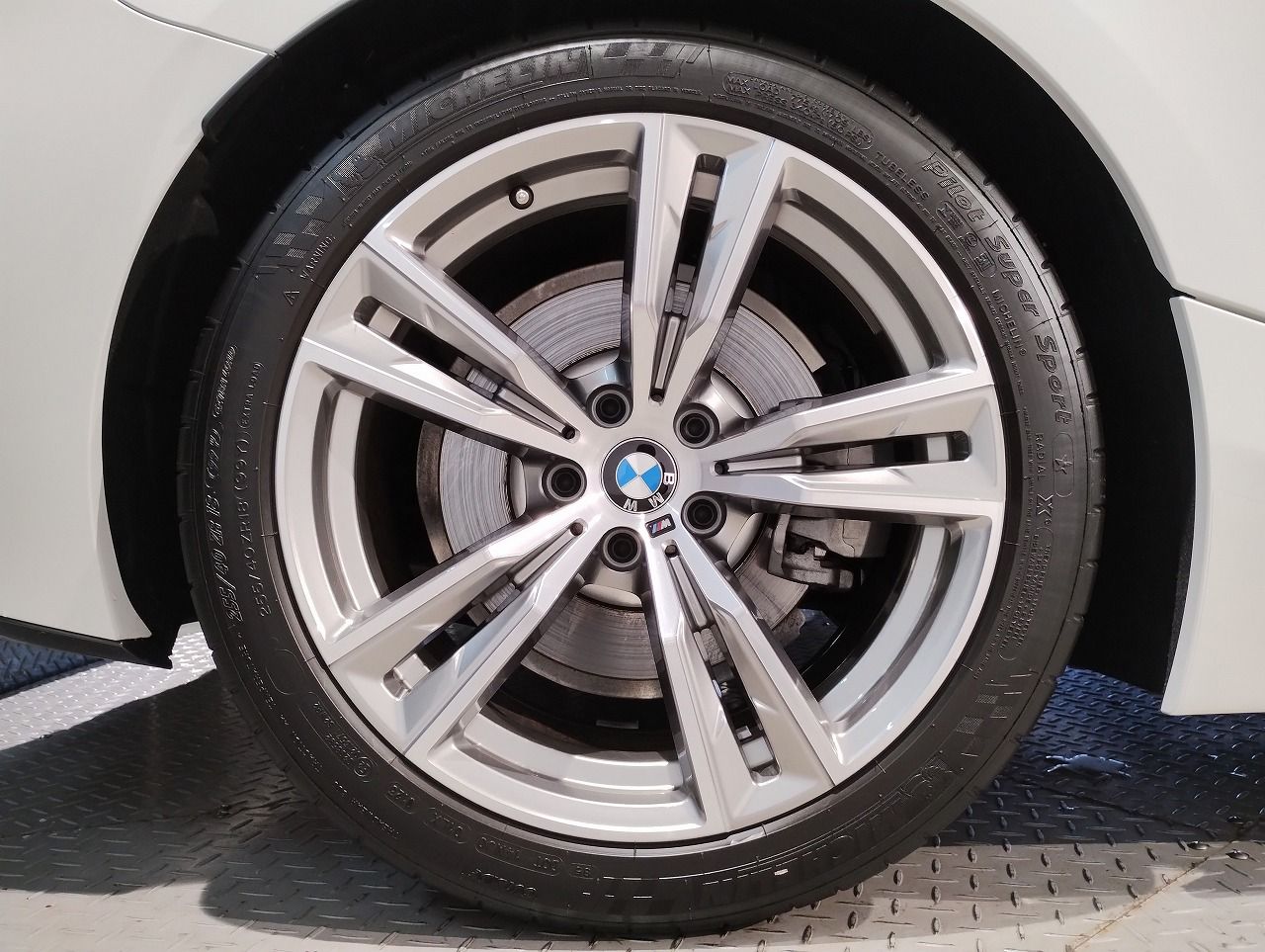 G29 z4 sDrive20i RHD