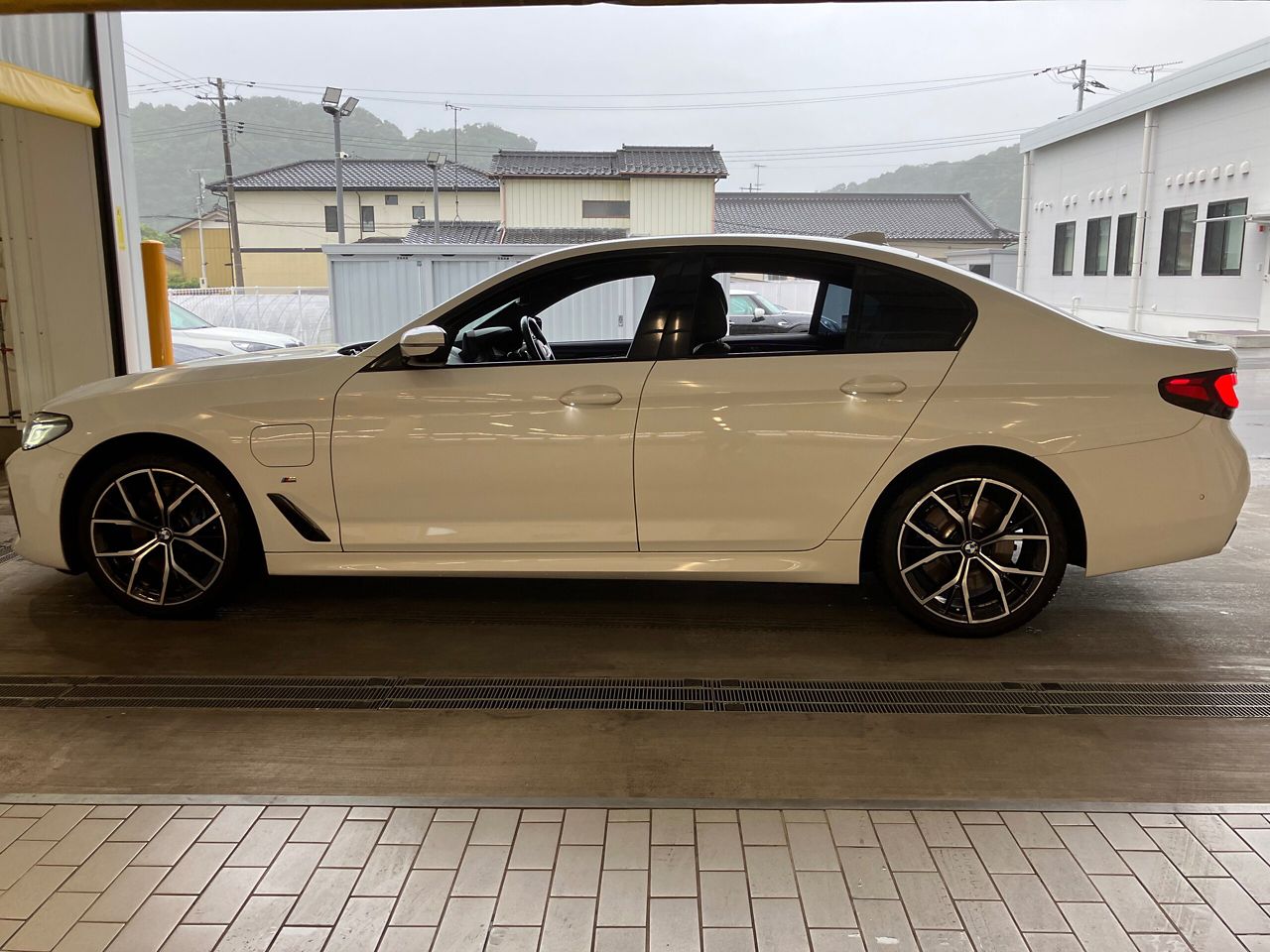 530e Sedan RHD