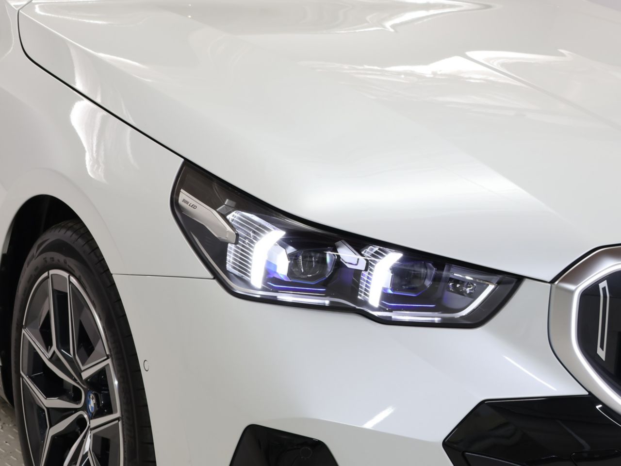 BMW i5 eDrive40 Sedan RHD
