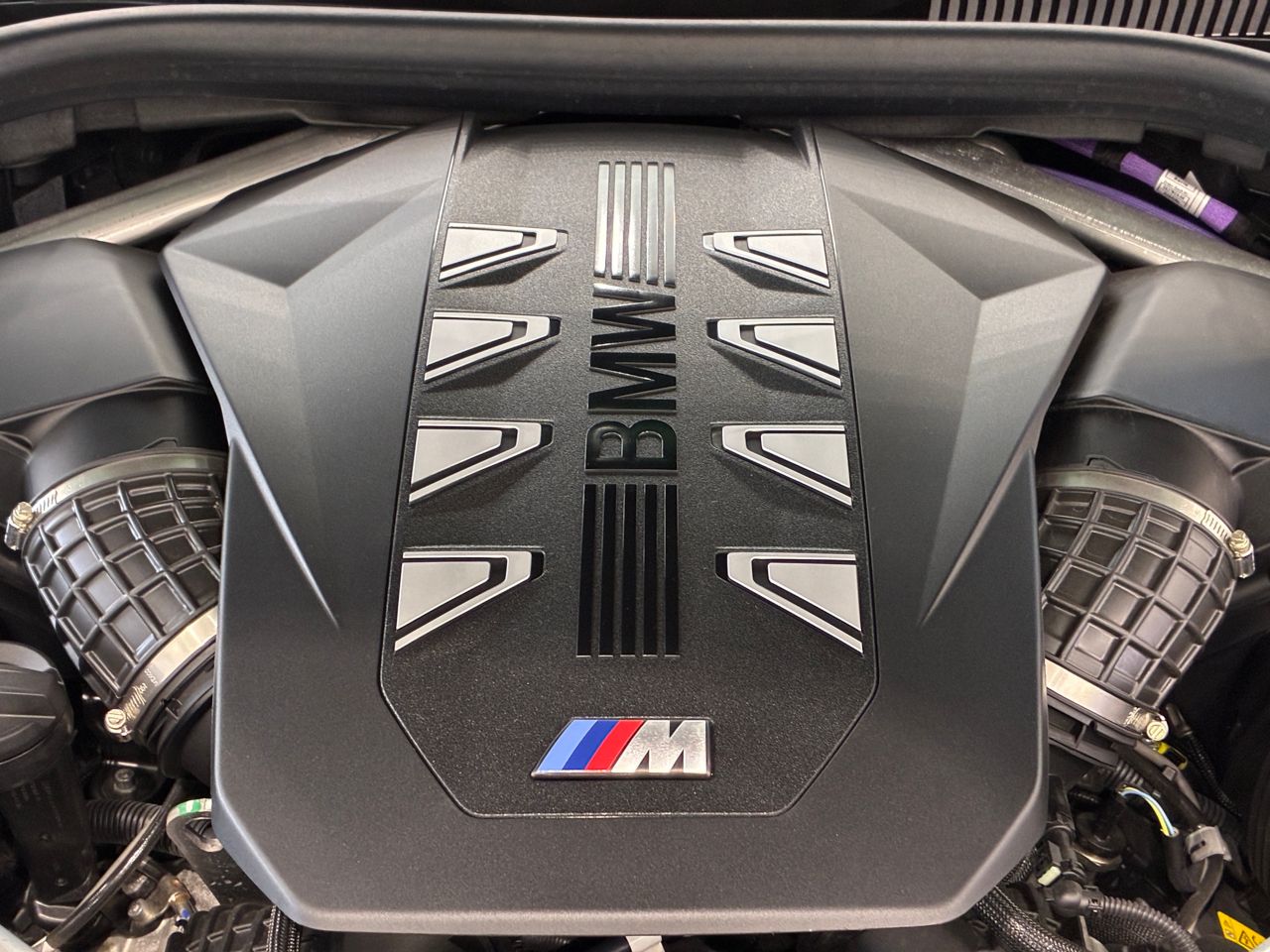 X6 M60i xDrive RHD
