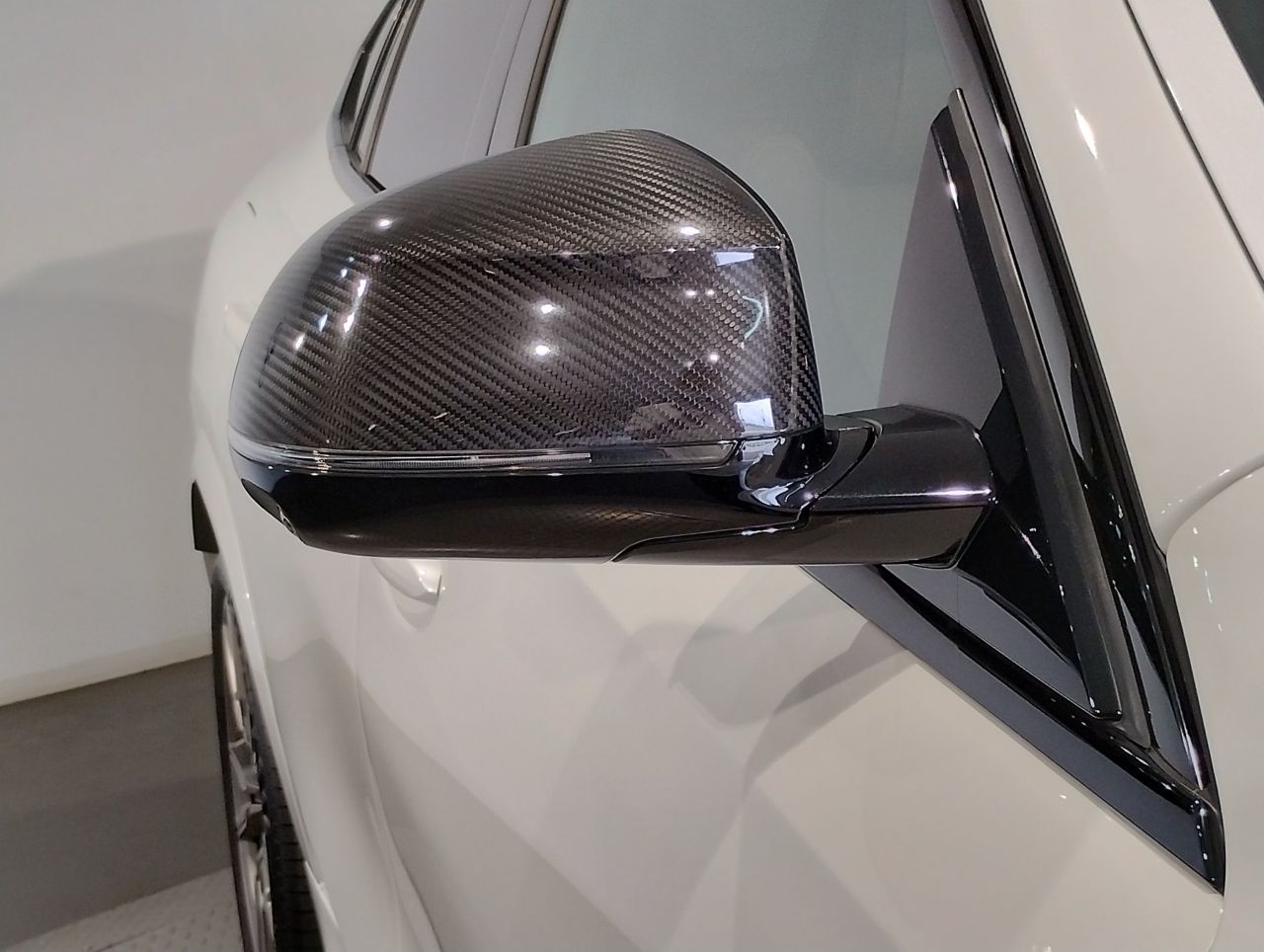 X* M50i RHD