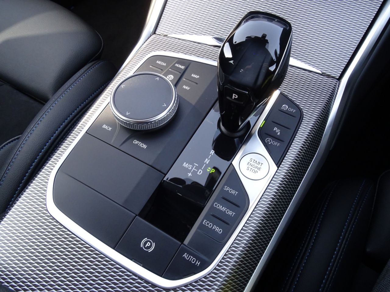 G20 320d xDrive RHD Saloon