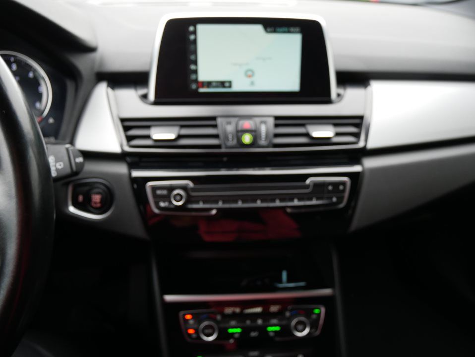 BMW 218