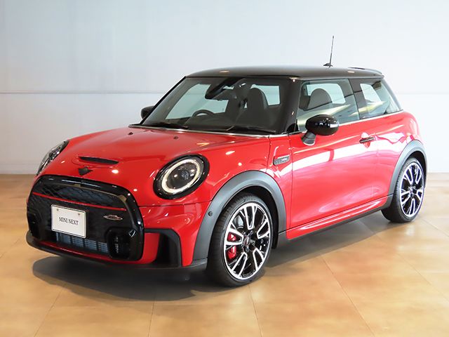 THE MINI JOHN COOPER WORKS.