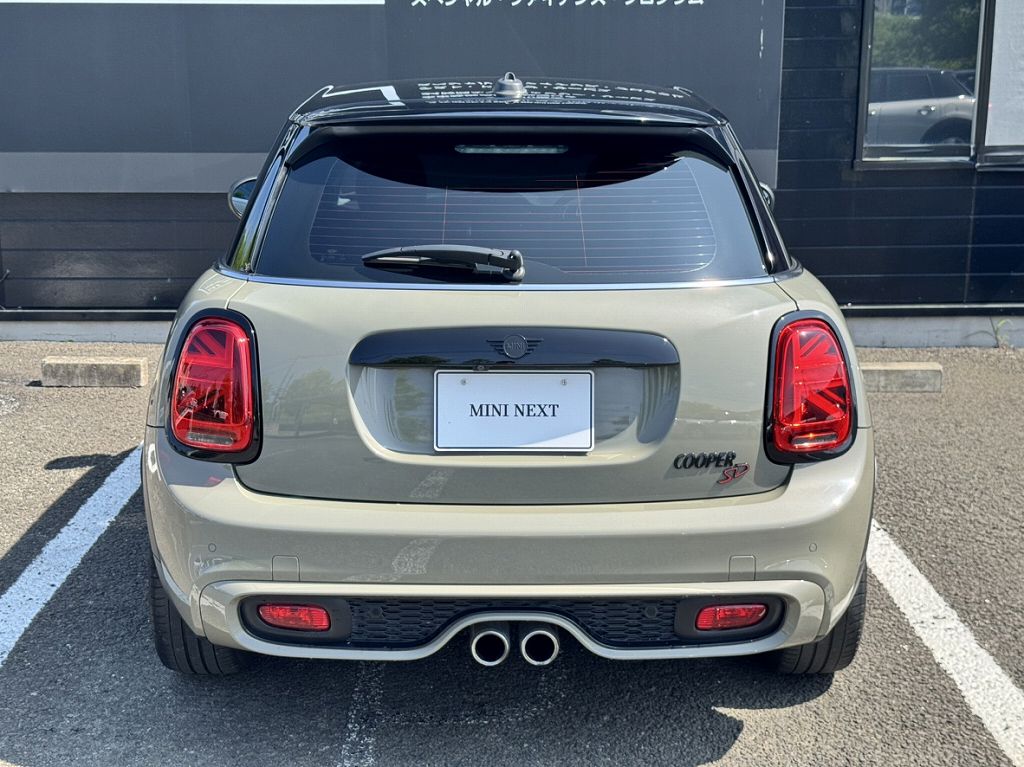 F55 COOPER S D(AT)