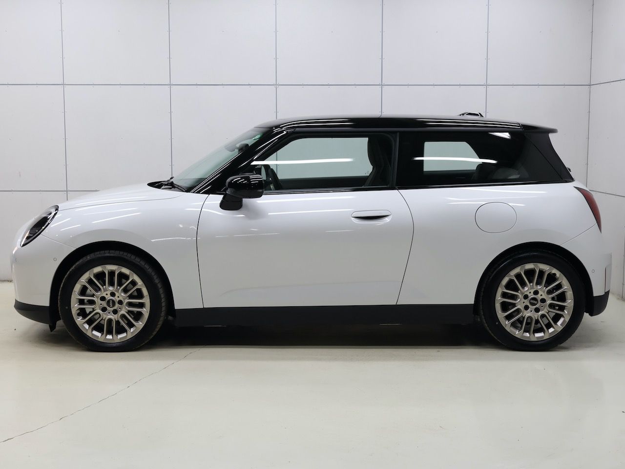 J01 MINI Cooper SE