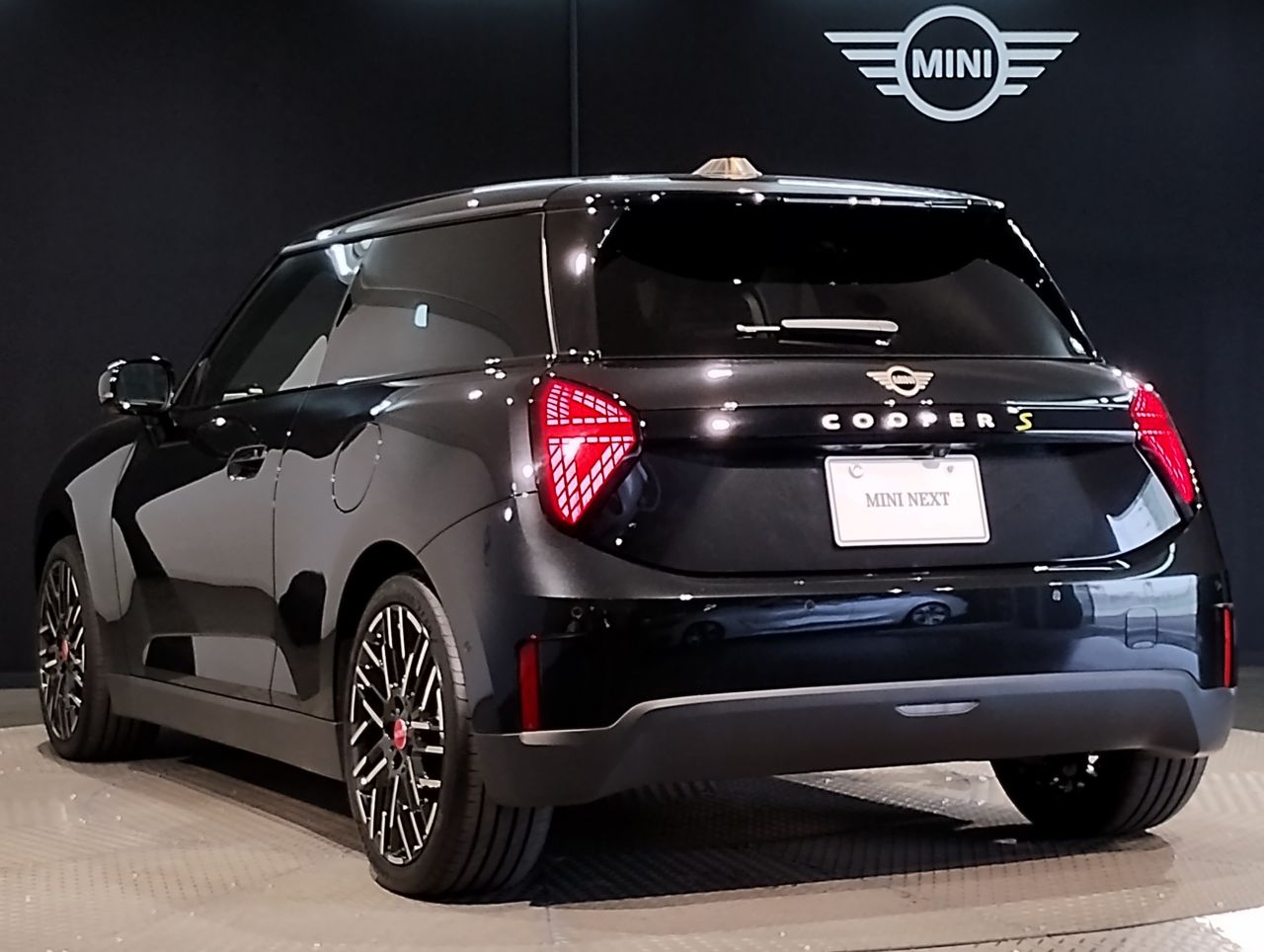 J01 MINI Cooper SE