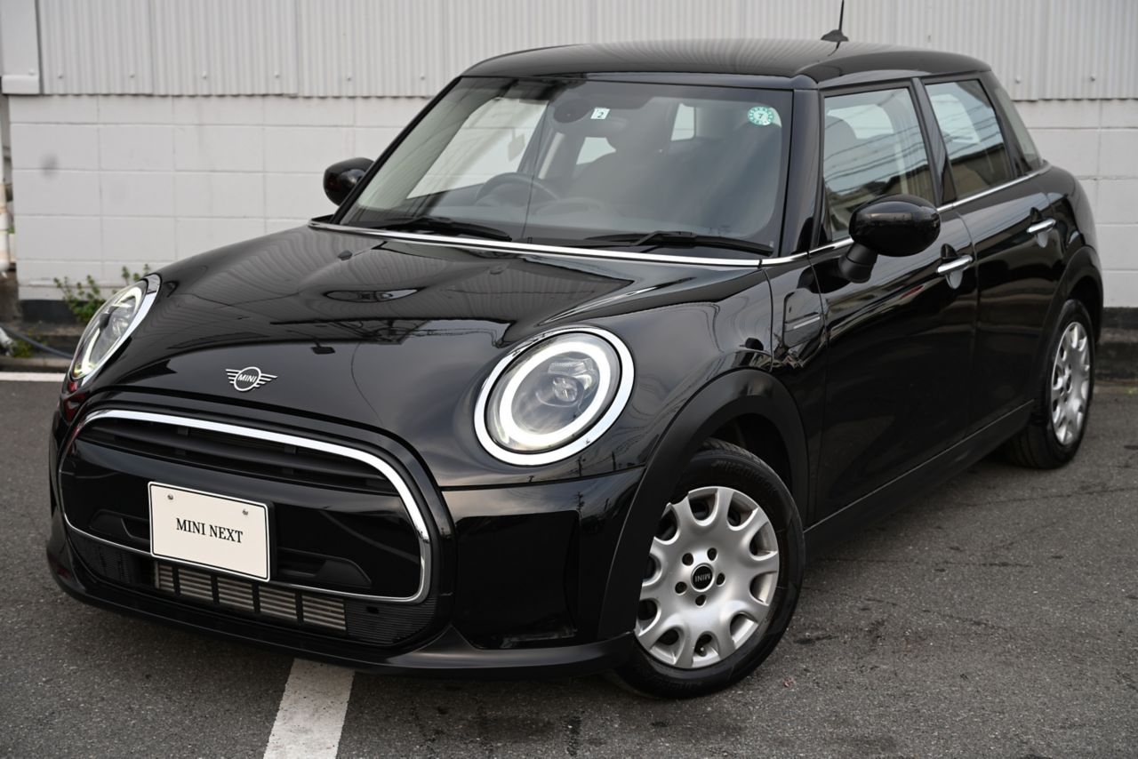 THE NEW MINI ONE 5 DOOR.