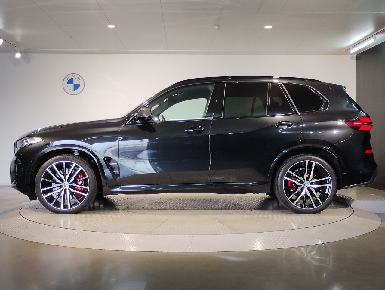 X5 M60i xDrive RHD
