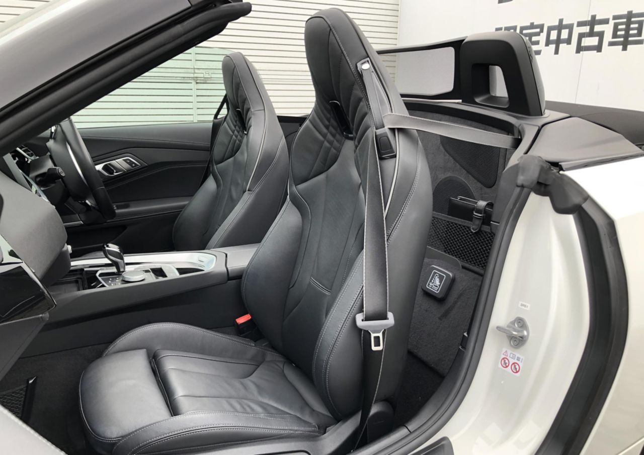 G29 z4 sDrive20i RHD