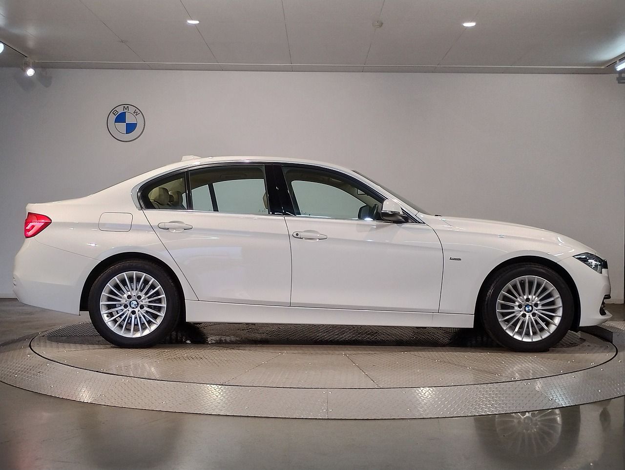 320D SEDAN RHD