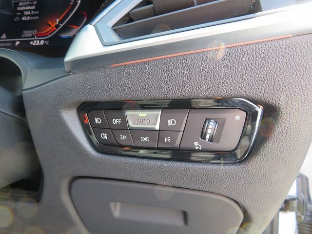 G20 320d xDrive RHD Saloon