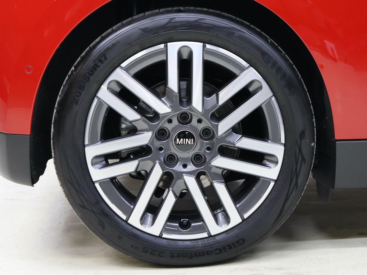 J01 MINI Cooper E