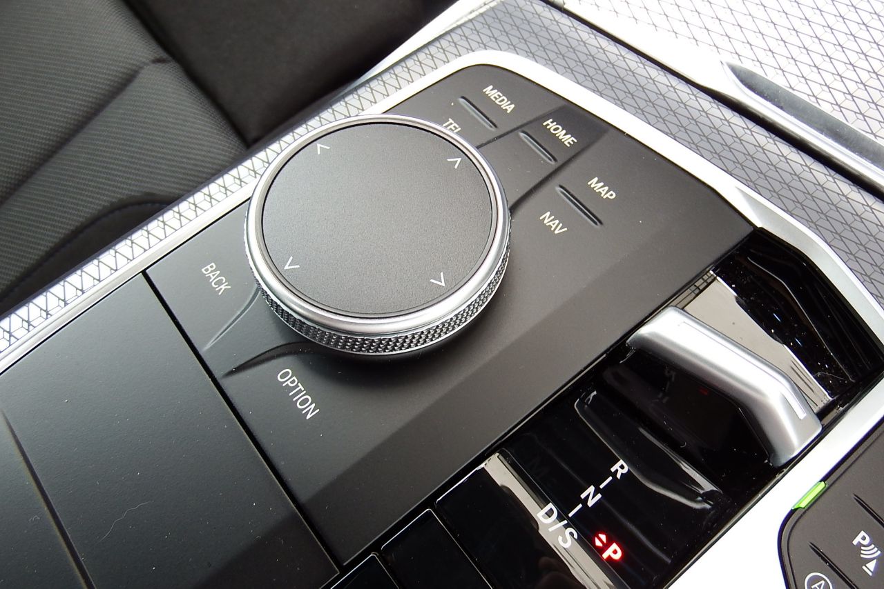 320d xDrive Berline RHD