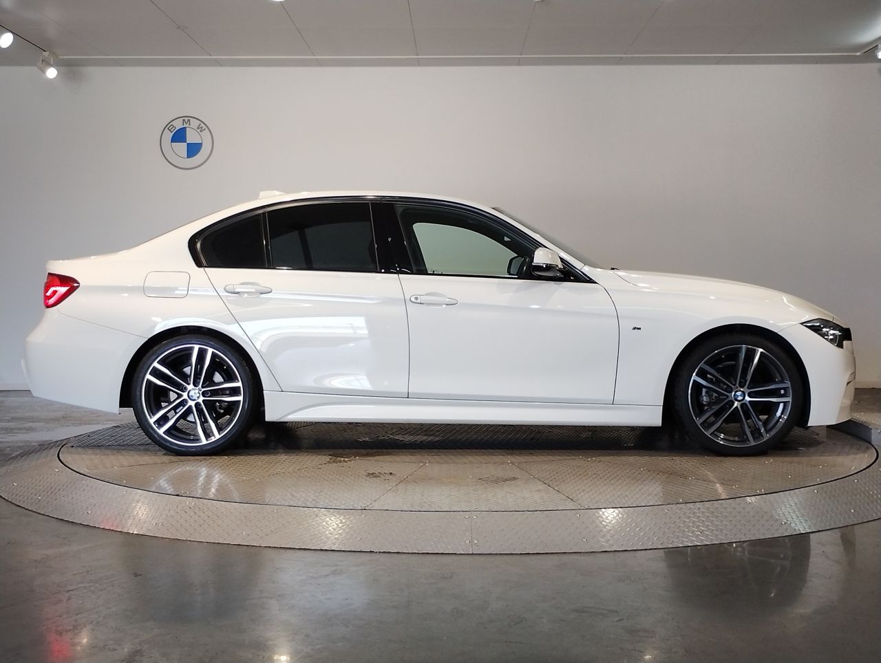 320D SEDAN RHD