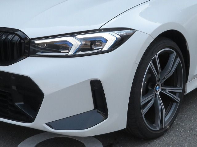 320d xDrive Berline RHD