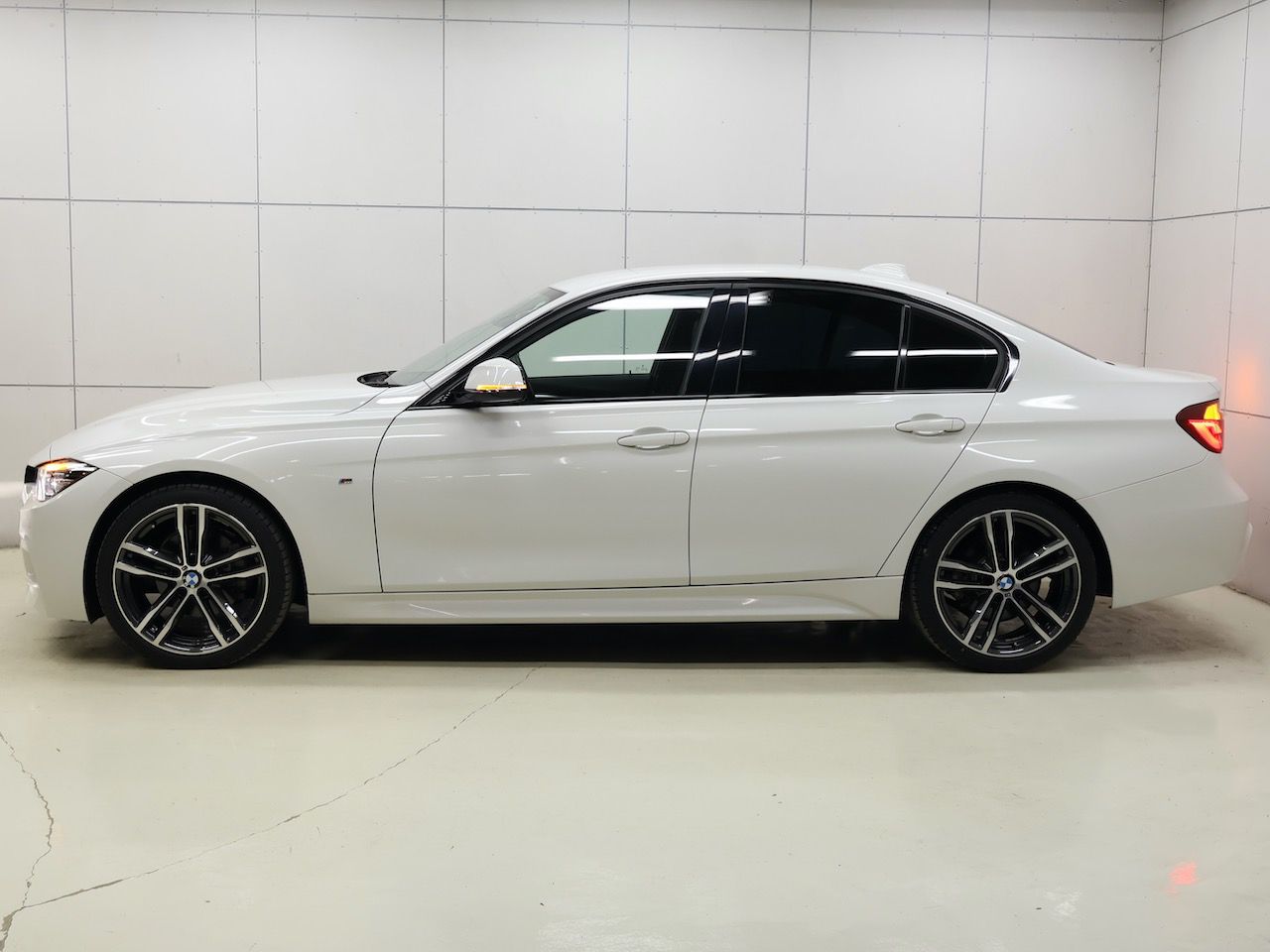 320D SEDAN RHD