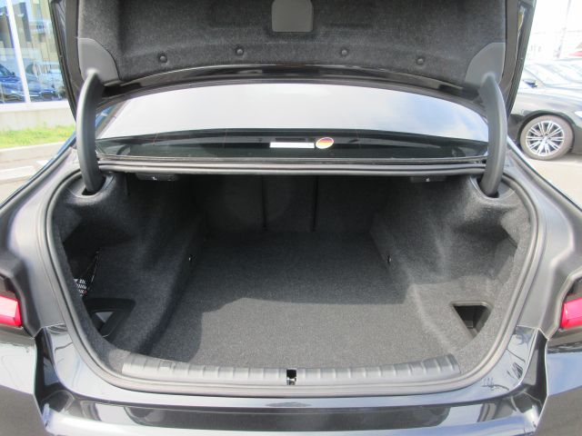 520d xDrive Sedan RHD