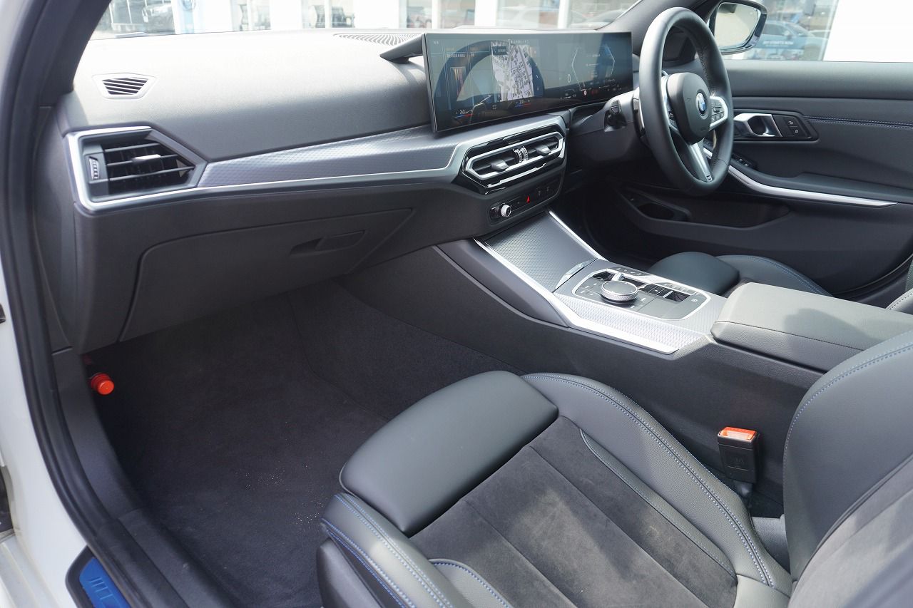 320d xDrive Berline RHD