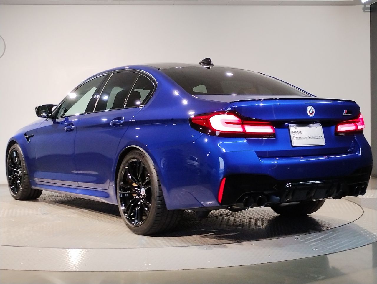 M5 Sedan RHD