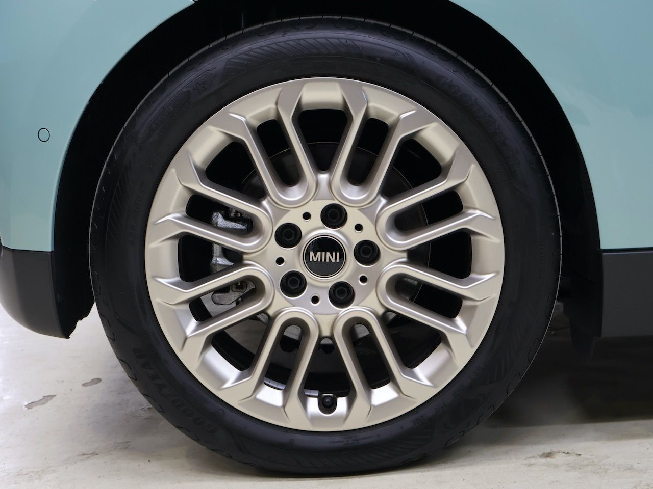 J01 MINI Cooper SE