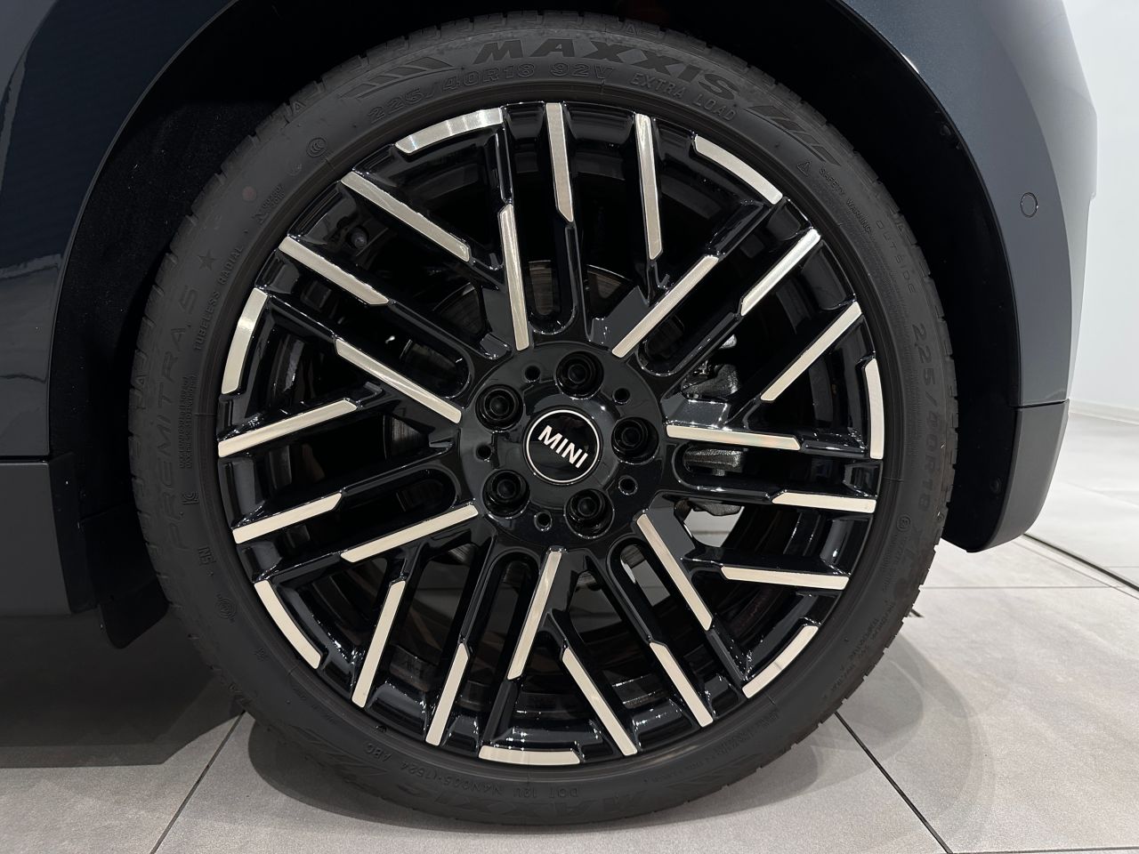 J01 MINI Cooper SE