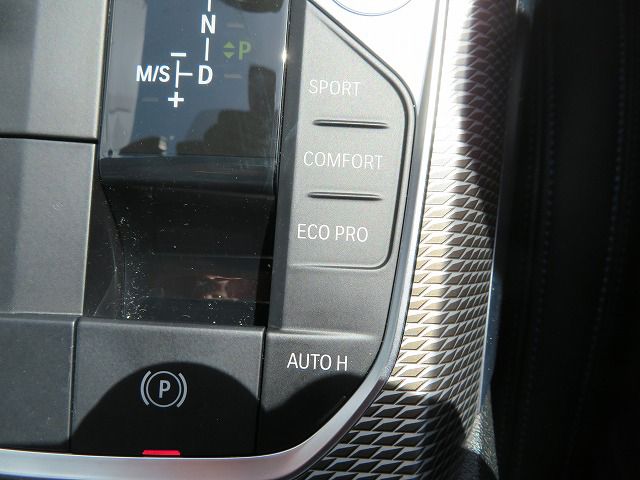 G20 320d xDrive RHD Saloon