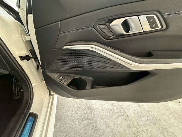 G20 320d xDrive RHD Saloon