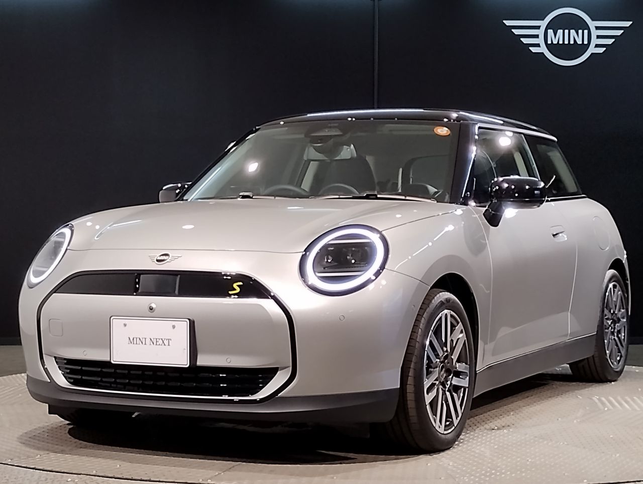 THE NEW ALL-ELECTRIC MINI COOPER SE