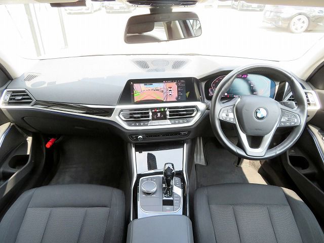 G20 320d xDrive RHD Saloon