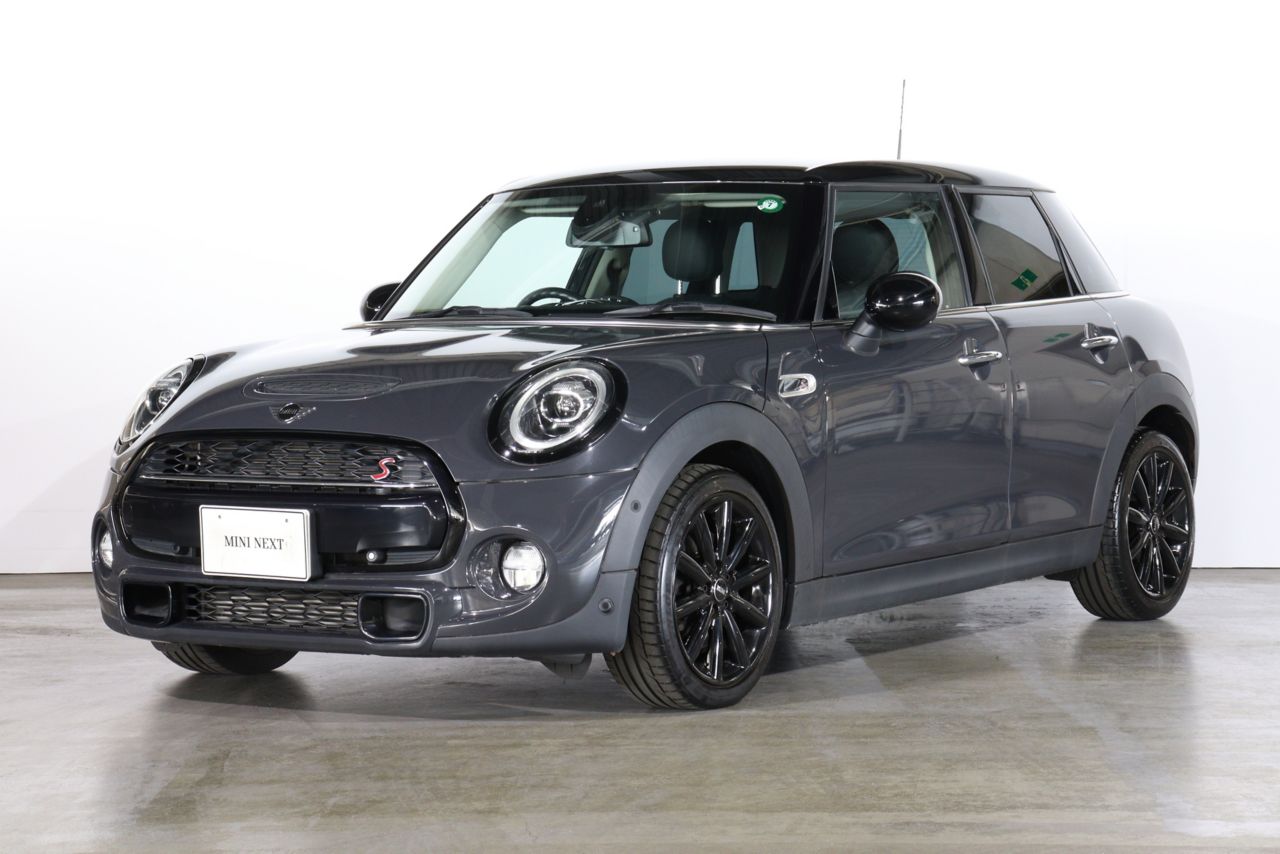 THE NEW MINI COOPER S 5 DOOR.