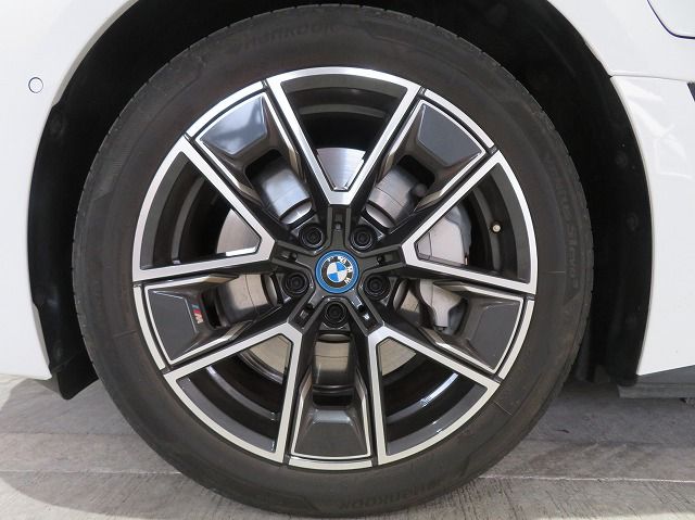 G26 i4 eDrive40 RHD