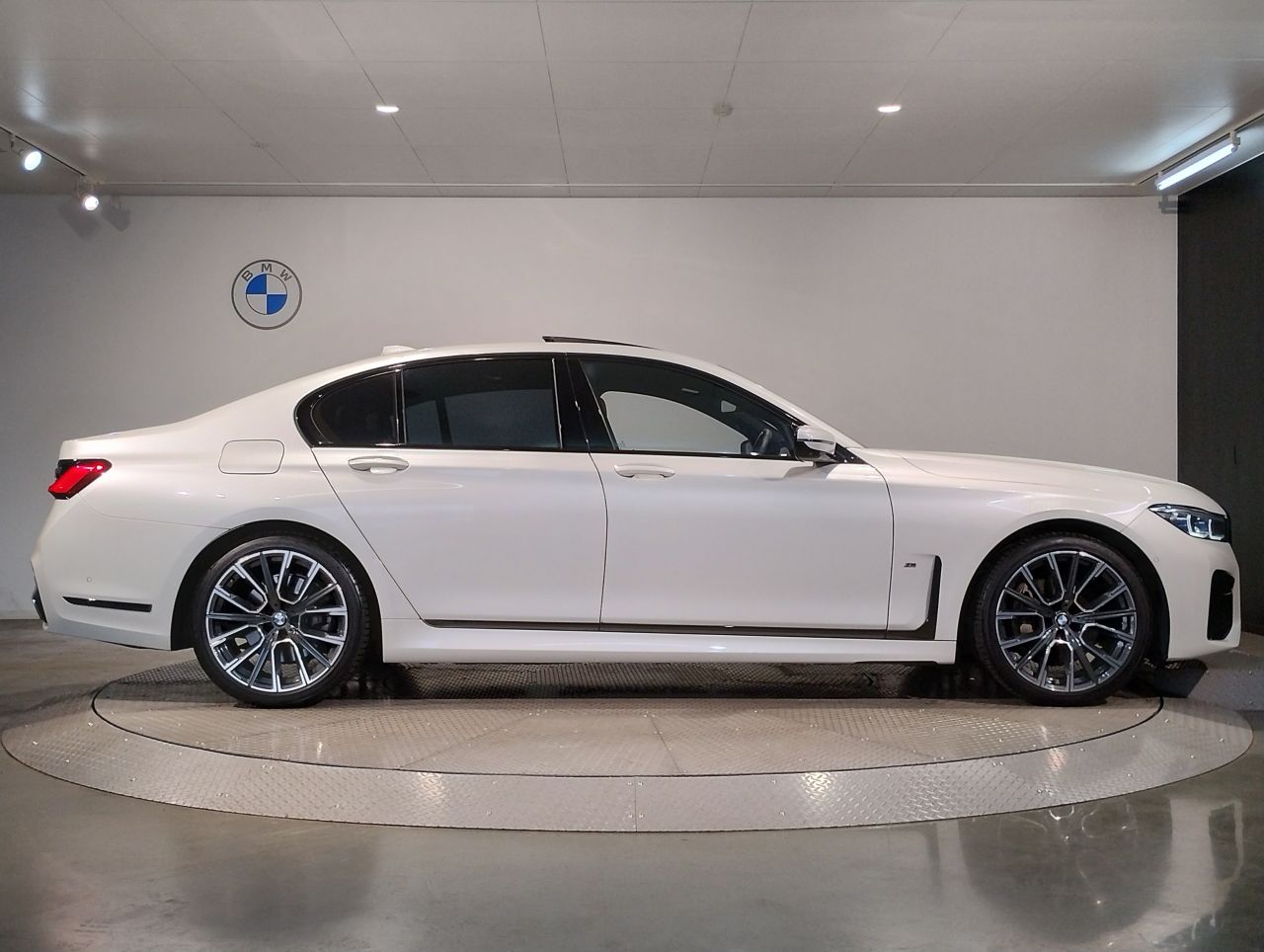 G11 740d xDrive Saloon RHD