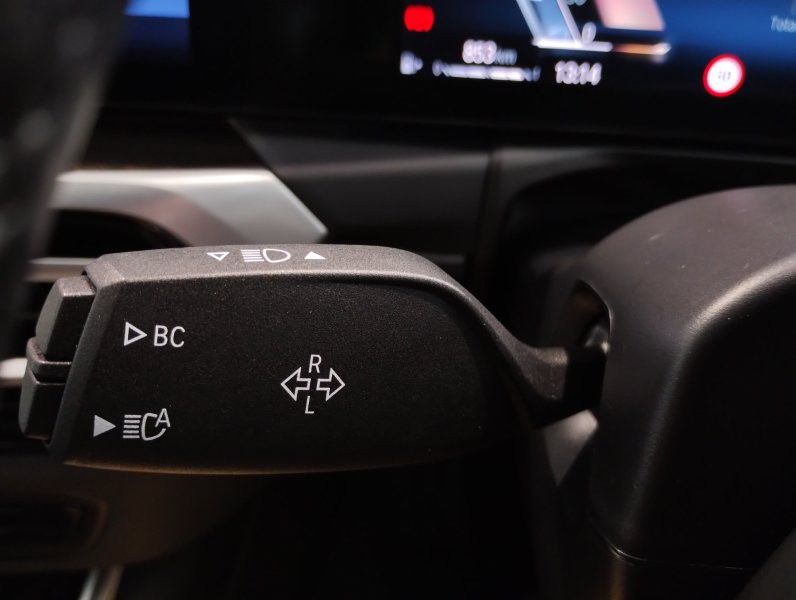 320d xDrive Berline RHD