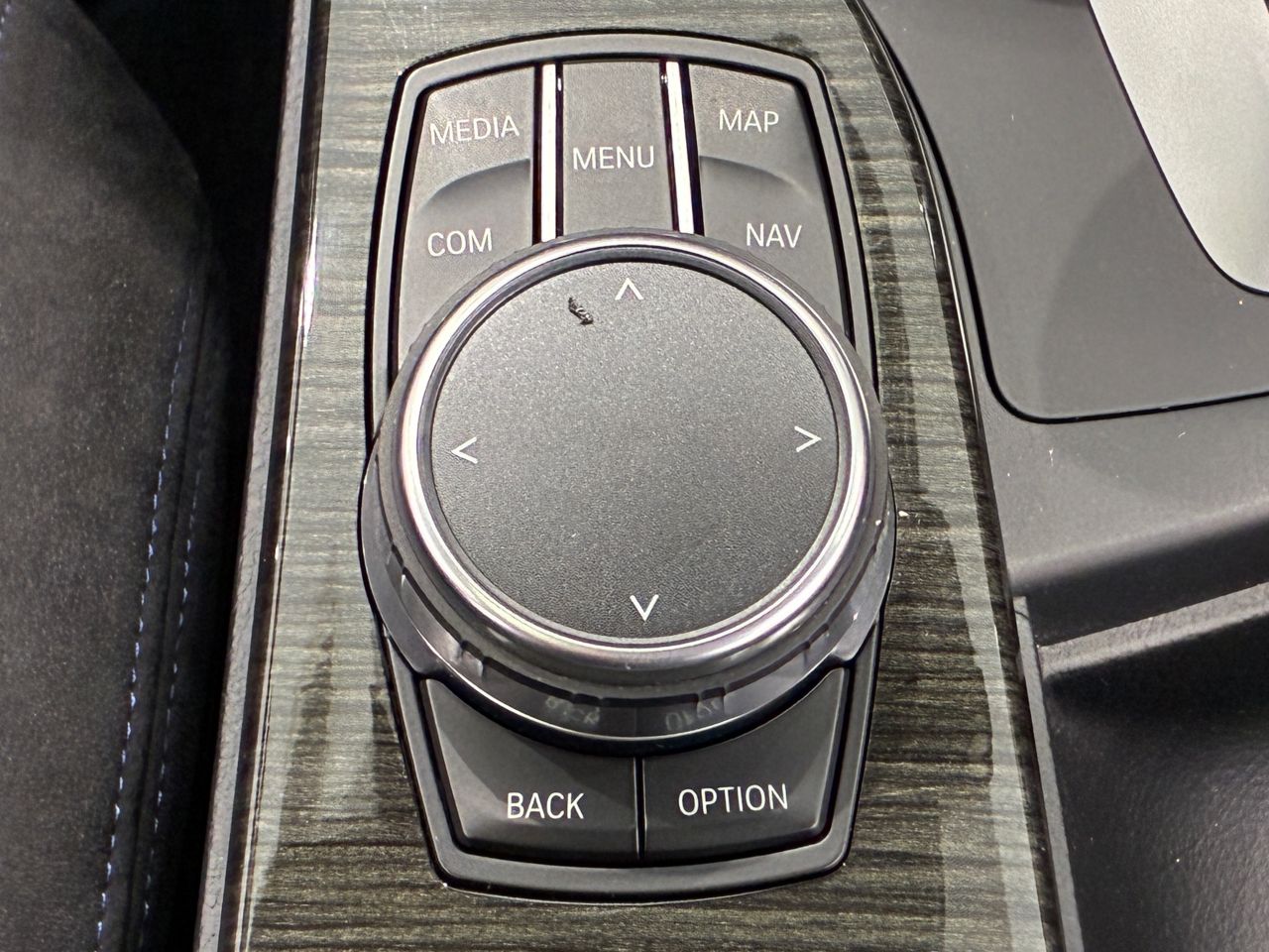 320D SEDAN RHD