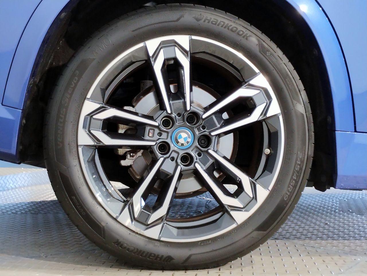U11 iX1 xDrive30