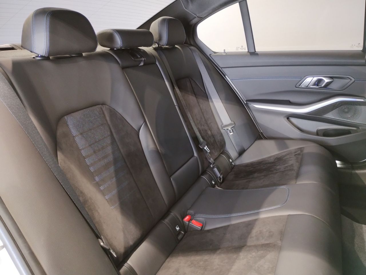 G20 320d xDrive RHD Saloon