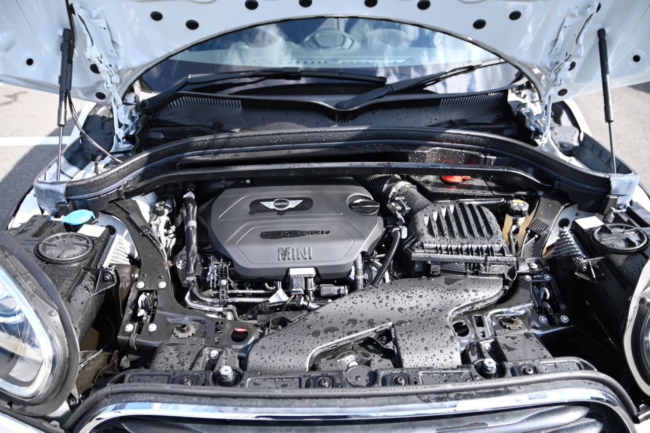 MINI COOPER D CROSSOVER.