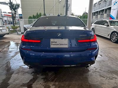 320i Sedan RHD
