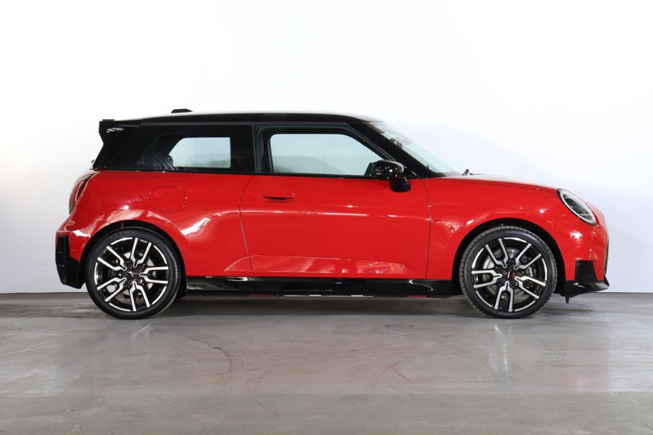 J01 MINI Cooper SE