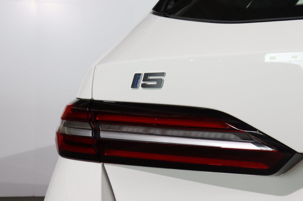BMW i5 eDrive40 M Sport RHD