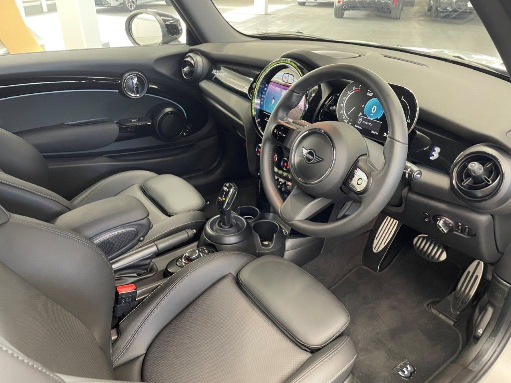 MINI Cooper F56 RHD