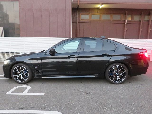 530e Sedan RHD