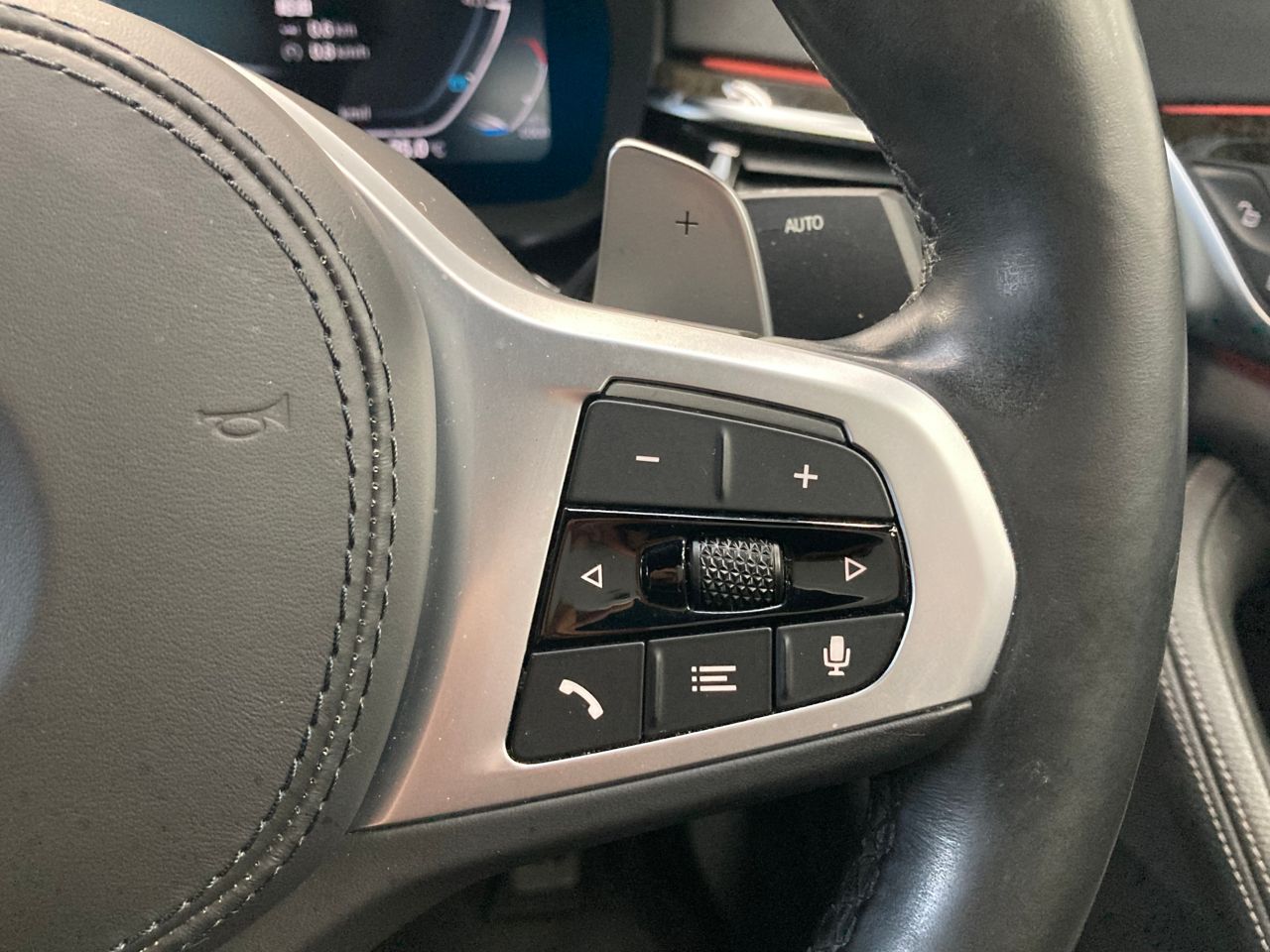 520d xDrive Sedan RHD